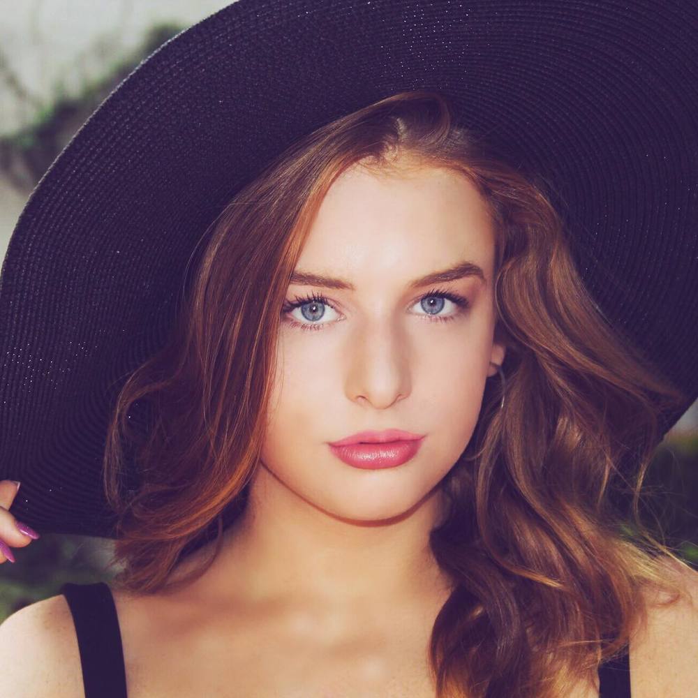 Meet your Posher, Julia